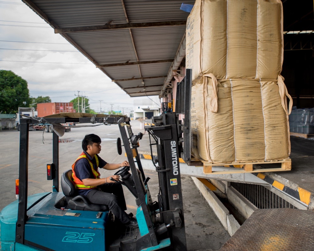 pic-distribution-center-02